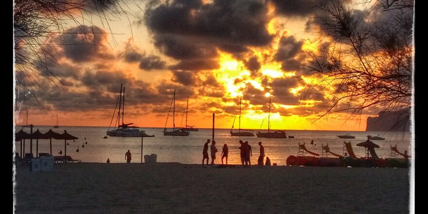 Sonnenuntergang am Strand von Santa Ponsa auf Mallorca