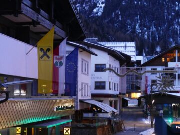 St. Anton am Arlberg in Österreich - Ski Gebiert und Party Zone